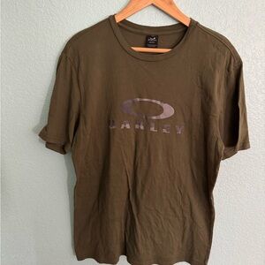 Oakley t shirt size M
